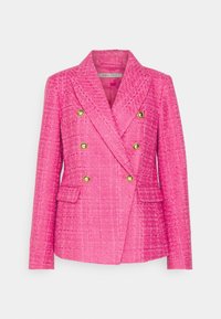 Blazer rose vif texturé à double boutonnage avec boutons dorés et deux poches avant à rabat, taillé avec un col à revers cranté.