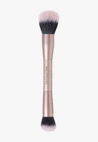 Pennello per trucco a doppia estremità con manico metallicamente rosa dorato. Un'estremità ha una testa con setole morbide rosa e nere; l'altra è densa e affusolata.
