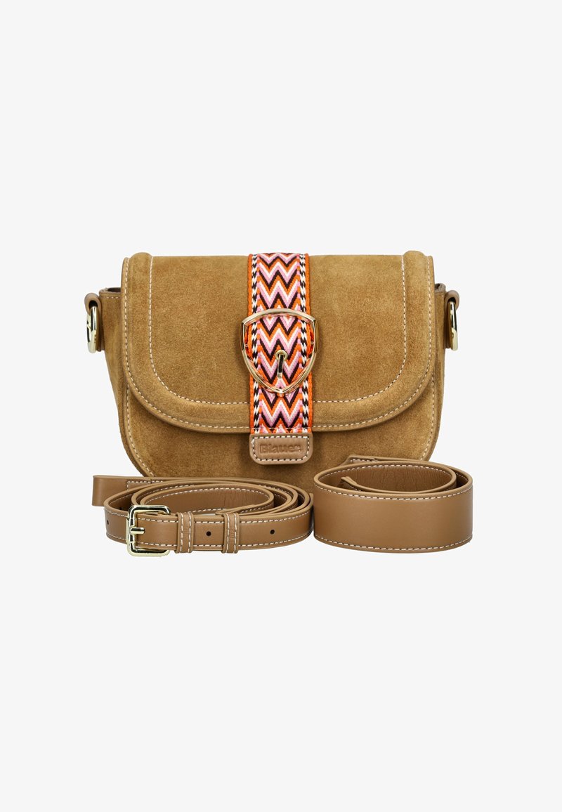Bolso de ante en tono marrón con una correa estampada en naranja y rosa, que cuenta con un cierre de hebilla y dos correas para el hombro adicionales en cuero marrón.
