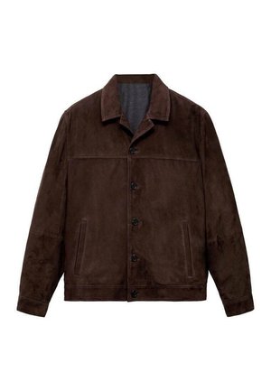 Giacca in suede marrone con colletto definito, chiusura frontale con bottoni e due tasche laterali. Presenta una texture liscia e una vestibilità rilassata.