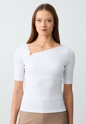 - T-shirt z nadrukiem