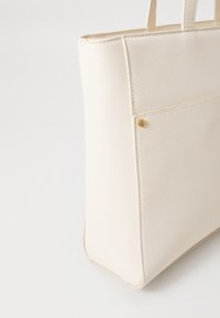 Thumbnail Image 9