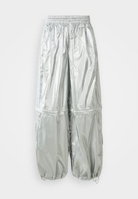 Pantalons cargo légers argentés avec une texture brillante, taille élastique, poignets froncés et deux grandes poches avant.