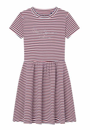 Abito a maglia a righe con top aderente e gonna svasata, con righe orizzontali rosse, bianche e blu navy e scollatura rotonda.