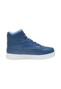 Baskets montantes en cuir bleu avec semelle blanche, boîte à orteils perforée et design à lacets. Comprend un col rembourré et des accents sur les côtés.