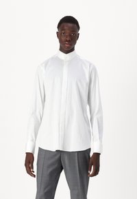 KARL LAGERFELD MODERN FIT - Formálna košeľa - white