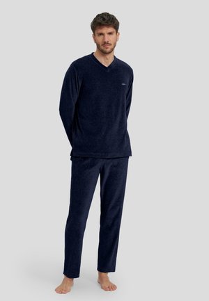 Conjunto de loungewear en color azul marino que incluye una camiseta de manga larga con cuello en V y pantalones a juego, fabricado en un tejido suave y texturizado con un corte holgado.