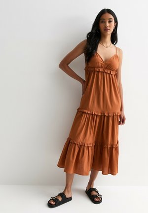 RUST TIERED STRAPPY  - Vestido informal - rust