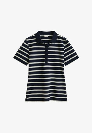 Laivastonsininen ja valkoinen vaakaraidallinen lyhythihainen poolopaita, jossa on tumma kaulus ja kolmen napin nappilista.