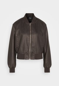 Hnědá bomber bunda z umělé kůže s žebrovanými manžetami a lemem, předním zipem a bočními kapsami. Hladká textura a strukturovaný design.