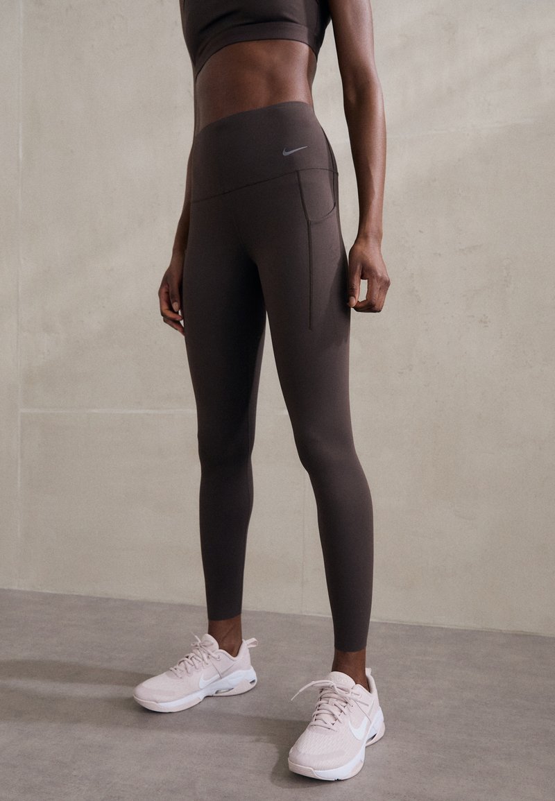 Nike Performance UNIVERSA - Leggingek - baroque brown/black