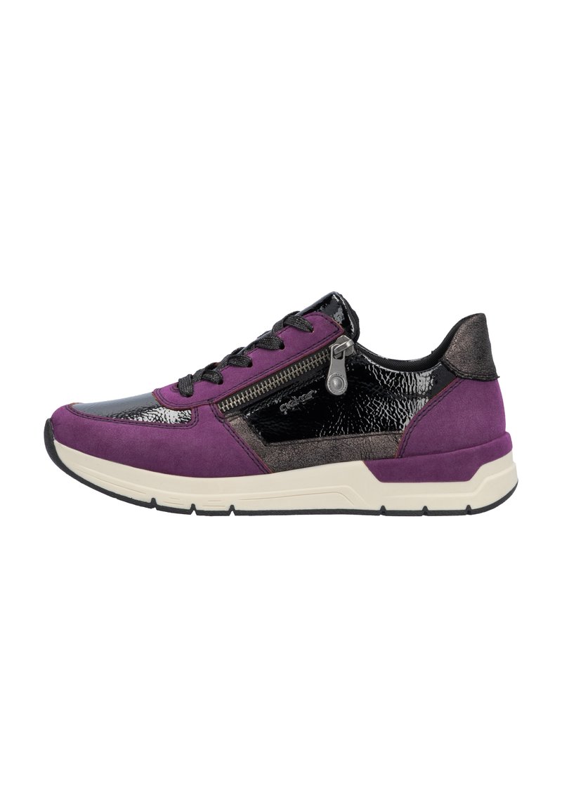 Baskets de sport violettes et noires avec un mélange de suède et de matériaux brillants, une silhouette basse, un système de laçage et un détail zippé.