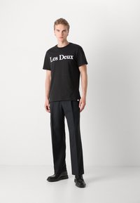 Les Deux CHARLES - T-shirts med print - black/white