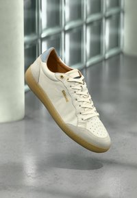 Sélectionné, white/avio