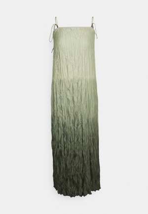 Αμάνικο πράσινο φόρεμα με υφή, ζαρωμένο ύφασμα που έχει διαβάθμιση από ανοιχτό σε σκούρο πράσινο. Ρυθμιζόμενοι ιμάντες στους ώμους.