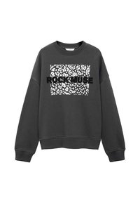 Temno siva majica s krojem na ovratniku, z belim kvadratnim leopardjim vzorcem in izrazitim črnim napisom "ROCK MUSE" centriranim spredaj.