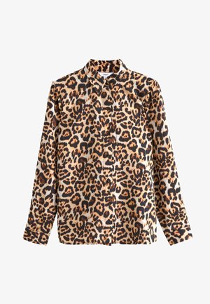 Cămașă cu model de leopard, dintr-un material ușor. Prezintă guler clasic, mâneci lungi și nasturi negri pe un fundal bej.