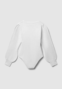 Weißer Langarm-Bodysuit mit rundem Ausschnitt, gepufften Schultern und gerippten Bündchen. Glatte Textur und taillierte Form.