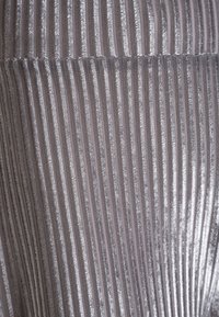LMTD Pantaloni - silver-coloured