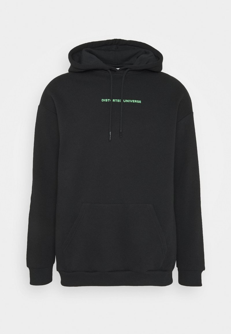 Sweat à capuche noir avec poche frontale, cordons et petit texte vert « DISTORTED UNIVERSE » centré sur la poitrine.