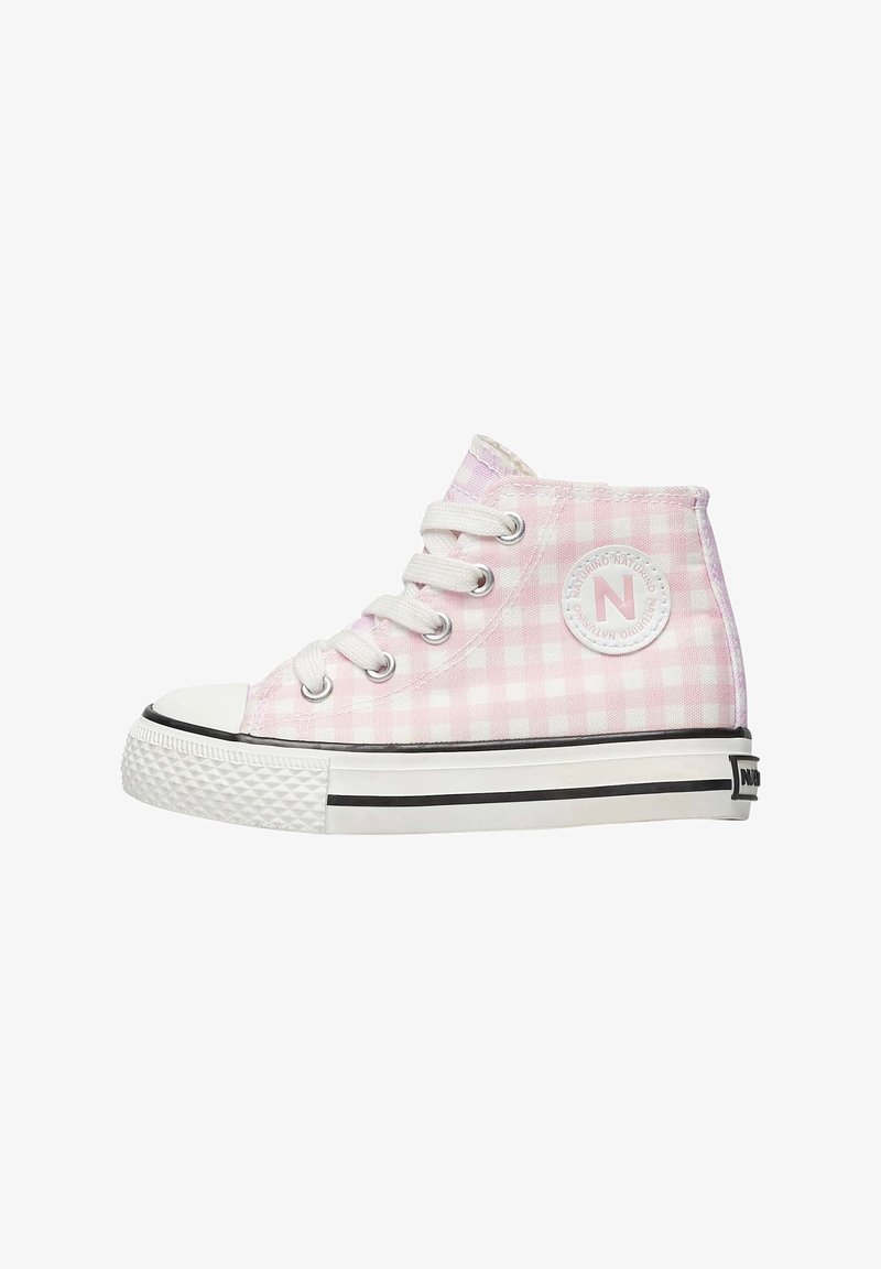 Wysokie tenisówki w różowo-biały wzór w kratkę, biała gumowa podeszwa z czarnymi paskami, białe sznurowadła oraz okrągła naszywka z logo na kostce.