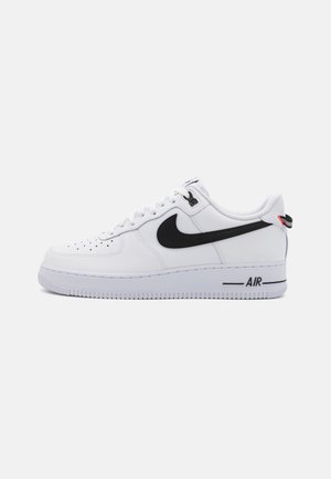 AIR FORCE 1 '07 LV8 UNISEX - Sneakers basse - white/black/bright crimson