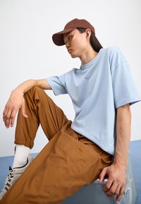 Nike Sportswear TEE - T-shirts - light armoury blue