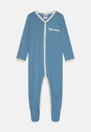 Body pentru bebeluși, de culoare albastră, cu mâneci lungi, accente crem pe guler și manșete, având un mic text brodat "Petit amour."