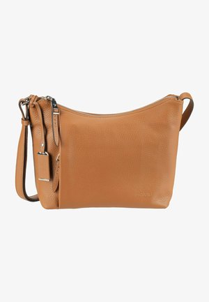 Sac à bandoulière en cuir tan avec une finition texturée, fermeture zippée et sangle ajustable. Présente un accent logo sur le côté.