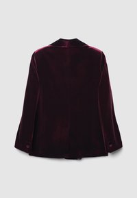 Blazer en velours bordeaux avec col cranté, devant ouvert, manches longues et deux boutons aux poignets. Texture lisse et conception légère.