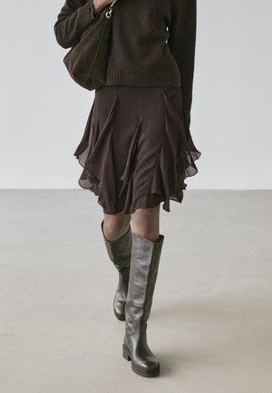 Massimo Dutti ASYMMETRICAL RUFFLED - A-Linien-Rock - dark brown