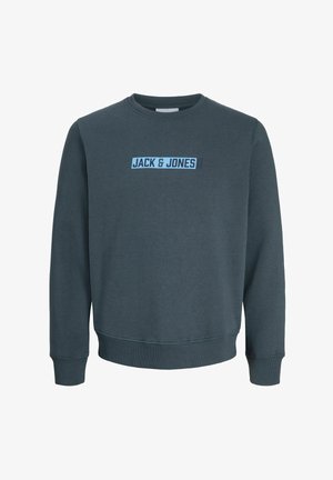 Tmavosivá mikina s okrúhlym výstrihom, so žíhanými manžetami a lemom, s modrým nápisom „JACK & JONES“ na hrudi.