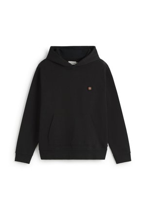 Sweat à capuche noir en tissu molletonné, avec une poche kangourou à l'avant et un petit écusson logo sur la poitrine. Texture douce.