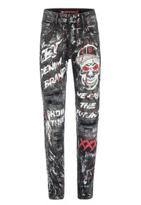 Schwarze Jeans aus Denim mit Graffiti-Style Drucken in Weiß, Rot und Grau, mit abgenutzten Stellen und Metallnieten an den Taschen.