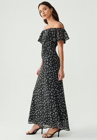 SÁVEL CORAL - Maxi šaty - black ditsy floral