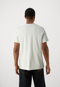 DOCKERS GRAPHIC TEE - Triko s potiskem - bixby bridge egret/multi