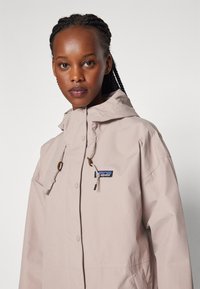 Patagonia OUTDOOR EVERYDAY RAIN JACKET - Jachetă impermeabilă - stingray mauve