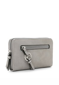 Portefeuille rectangulaire en daim gris avec deux compartiments zippés, dont l'un est équipé d'un anneau argenté et d'un gland en cuir comme tirette.