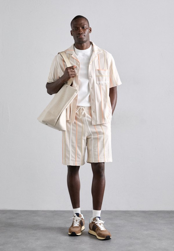 SIMON  - Shorts - moonbeam2