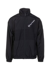 Schwarze, leichte Jacke mit Stehkragen, Frontreißverschluss, elastischen Bündchen und dezenten, tonal gehaltenen Streifen; mit dem weißen "Sergio Tacchini"-Logo.