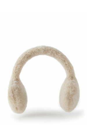 Cache-oreilles en fausse fourrure beige clair avec un tissu doux et texturé. Un bandeau courbé relie deux coussinets ronds et moelleux pour les oreilles.