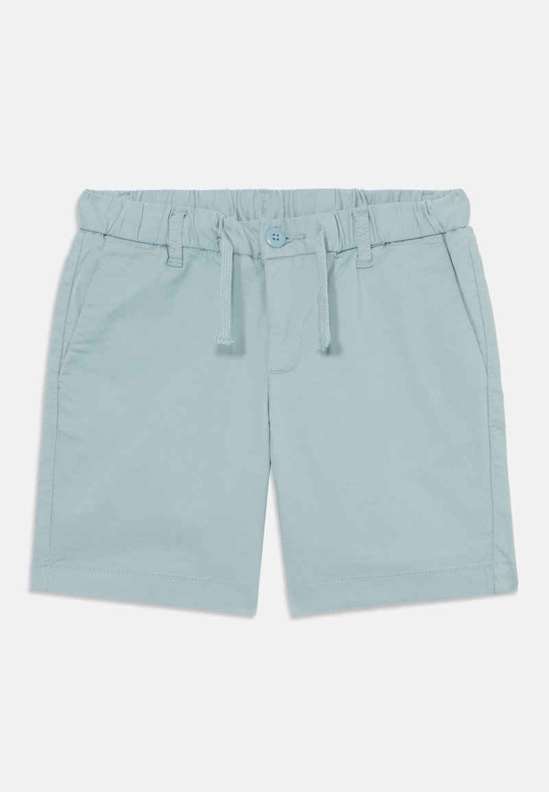 Shorts de algodón azul claro con cinturilla elástica, cordón, cierre de botón y bolsillos laterales. Textura suave y diseño sencillo.
