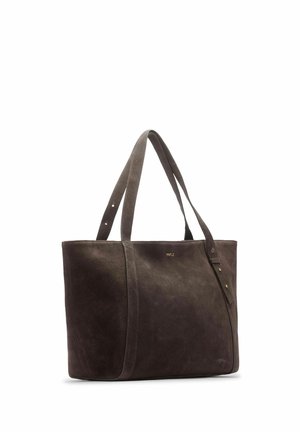 Donkerbruine leren tote bag met twee schouderriemen en klein gouden MNFLD-logo aan de voorkant in het midden.