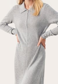 Part Two Stickad klänning - light grey