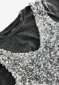 Next SEQUIN SET  - REGULAR FIT - Koktailové šaty/večierkové šaty - silver