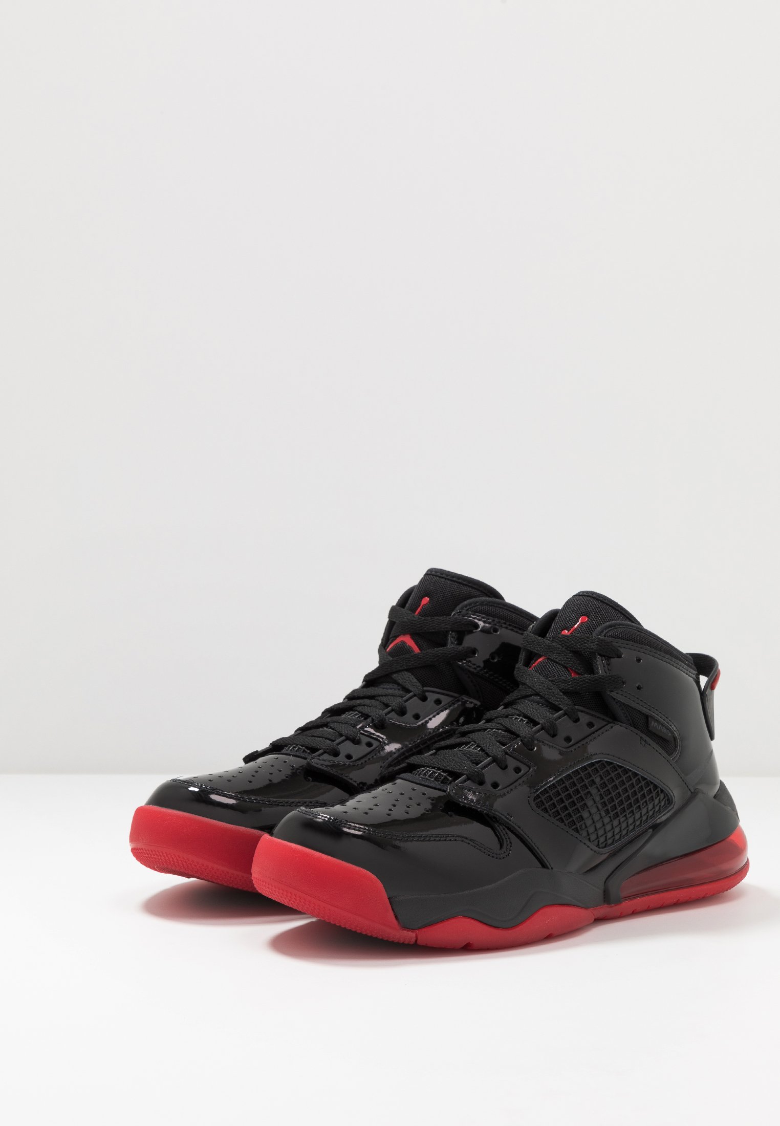 Jordan MARS 270 - Joggesko - black/metallic gold/dark smoke grey/white/pure platinum Jordan MARS 270 - Joggesko - black/metallic gold/dark smoke grey/white/pure platinum