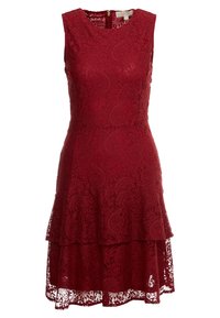 Robe sans manches en dentelle bordeaux avec motifs floraux, taille cintrée et ourlet à volants à étages, dotée d'une fermeture éclair au dos.