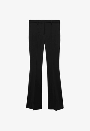 Czarne spodnie o prostym kroju z dopasowanym fasonem, gładką fakturą, z przodu z zakładkami oraz średnim stanem. Brak widocznych akcesoriów czy ozdób.