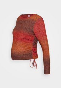 Sweater de maternidade em tons de vermelho degradê, com decote redondo, mangas longas e detalhe de franzido lateral com laços ajustáveis. Textura de malha suave.