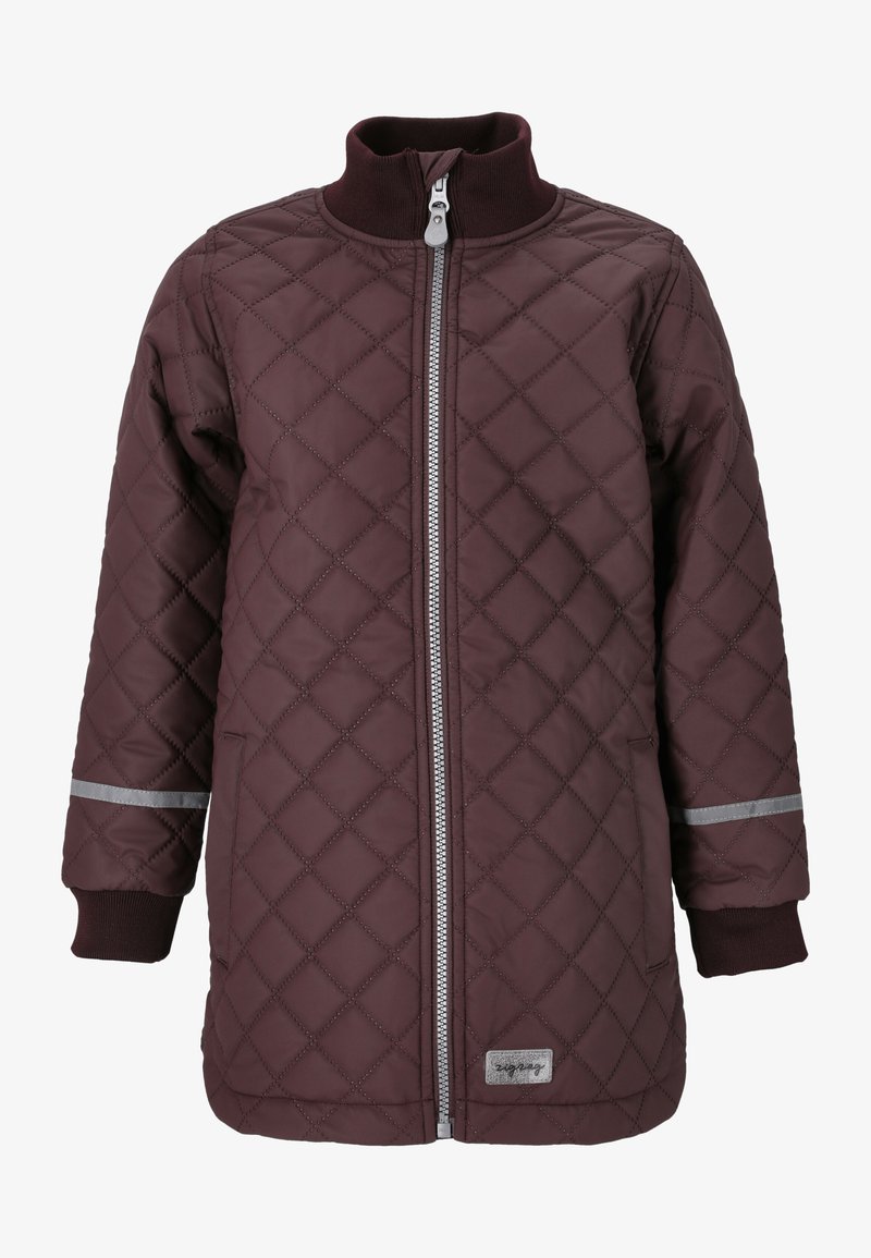 Veste matelassée bordeaux avec col montant, fermeture éclair et poignets côtelés. Présente des bandes réfléchissantes sur les manches et un patch logo.
